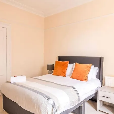 Modern Cambridge Park With Free Parking By Prescott *