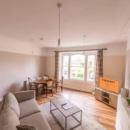 Modern Cambridge Park With Free Parking By Prescott * بريستول