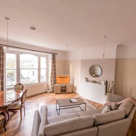 Modern Cambridge Park With Free Parking By Prescott Apartman Bristol