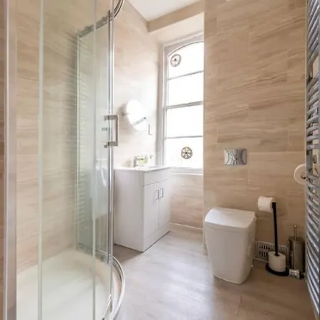 Modern Cambridge Park With Free Parking By Prescott *