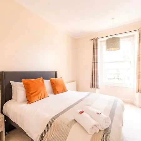Modern Cambridge Park With Free Parking By Prescott *