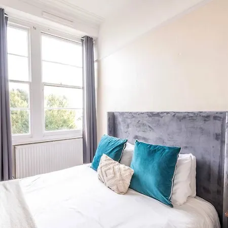 Modern Cambridge Park With Free Parking By Prescott