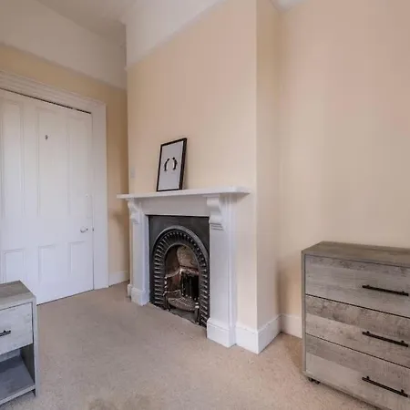 Modern Cambridge Park With Free Parking By Prescott * Bristol
